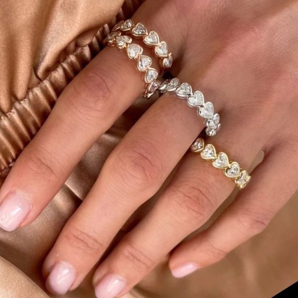 ROSE GOLDÂ TONEâPLATED HEART SHAPED CZs ETERNITY BAND ENGAGEMENT LOVE RING NWT - Picture 3 of 6